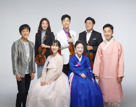 ‘IBK TOGETHER’ 프로젝트 참여 아티스트들. 왼쪽부터 시계 방향으로 크로스오버 작곡가 양방언, 바이올리니스트 한수진·공민배·박준형, 피아노병창 최준, 소리꾼 최예나, 국악밴드 억스(AUX) 보컬 서진실